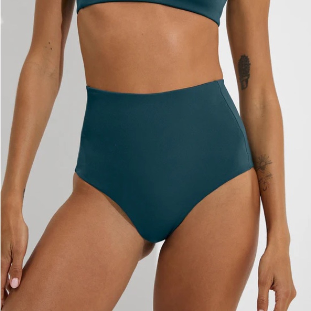 Left on Friday Hi Tide Bottom in Deep End